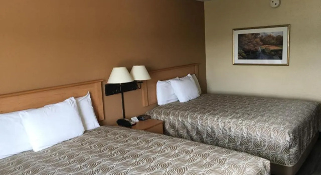 Четырёхместный номер Standard Hometown Inn-Soddy Daisy