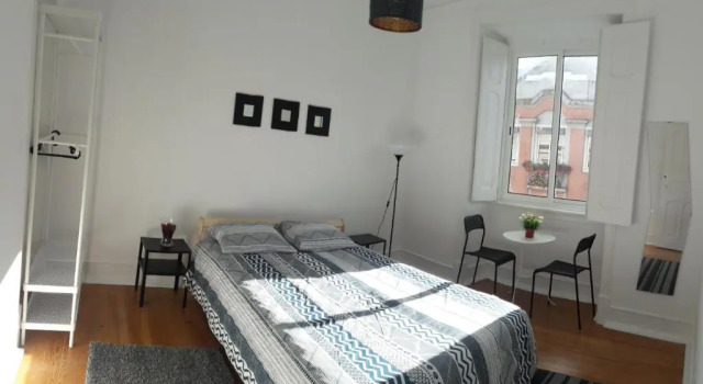 Fernando Pessoa Lisbon Rooms, Забронировать Отель Отели Лиссабона с парковкой, рядом с Рештаурадориш, Парковка