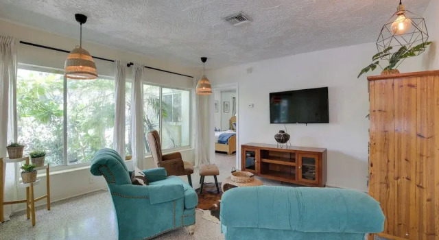 Walk to Ocean: Chic Deerfield Beach Cottage!, Rezerwuj Dom wakacyjny Deerfield Beach Floryda
