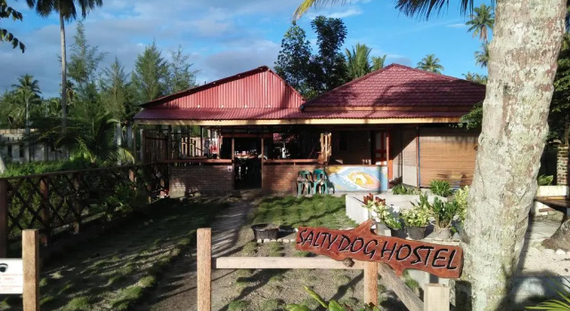 Salty Dog Hostel, Rezerwuj Hostel Teluk Dalam Sumatra