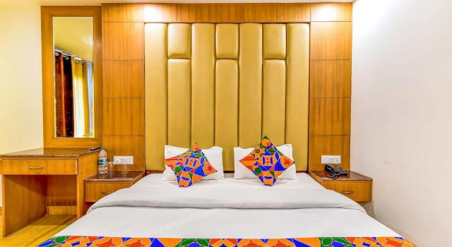 Номер Premium FabHotel Clock View
