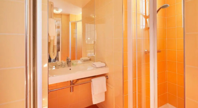 Номер Comfort Pacific Hotel Fondary