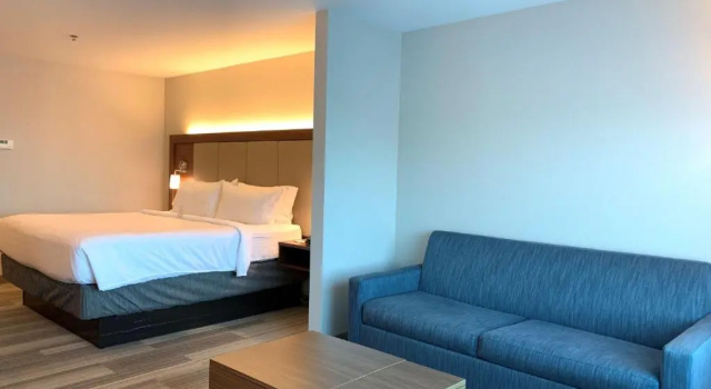 Двухместный люкс Holiday Inn Express & Suites Danville by IHG