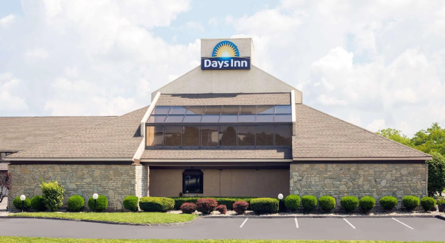 Четырёхместный люкс Days Inn by Wyndham Maumee/Toledo