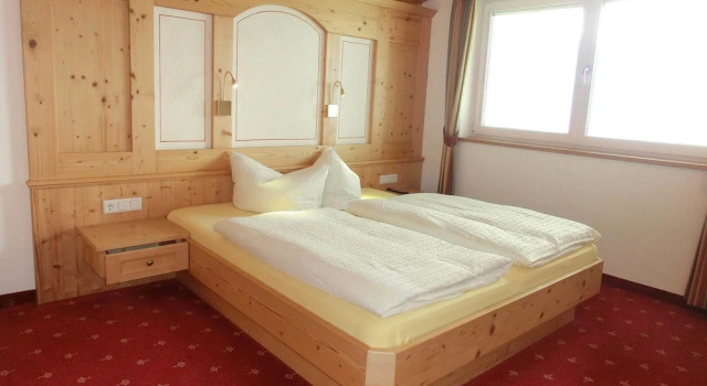Ferienhotel Kastellatz, Book Hotel Malles Venosta Solda all'Ortles