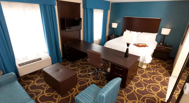 Люкс Hampton Inn & Suites East Gate Regina