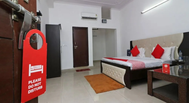 Oyo 14802 Hotel Virus Bistro, Rezervovat Hotel Hotely v Uttarakhand s parkováním, Parkování