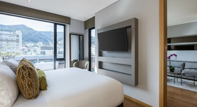 Люкс Deluxe Hotel 93 Luxury Suites by Preferred