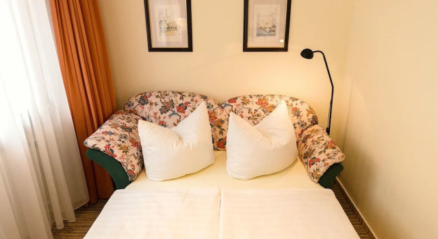 Intourhotel, Забронировать Отель Отели Оснабрюк 3 звезды, рядом с Университет Оснабрюка, 3*