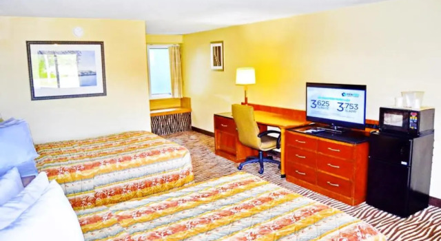 Четырёхместный номер Deluxe Flagship Inn & Suites