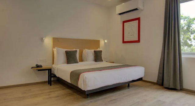 OYO Townhouse 150 Hotel Sahaj Palace
