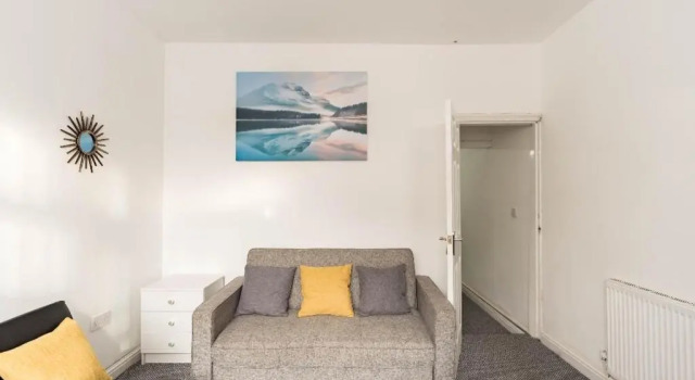 BIRMINGHAM SOUTHFIELD HOUSE 3 BEDROOMS WITH 7 BEDS great motorway links M5 M6 M42 A38 A34, Varaa Hotelli Birmingham West Midlands