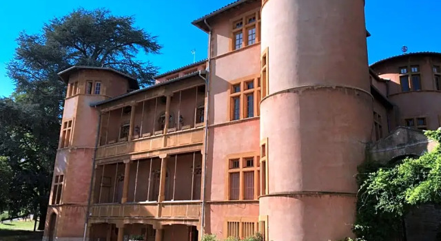 Une Nuit Au Château, Rezerwuj Hotel Hotele w Rhône z parkingiem, Parking