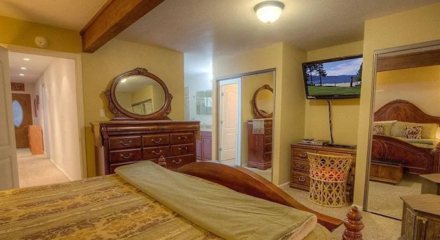 Eagle's Lake Retreat 4 Bedroom Condo by RedAwning