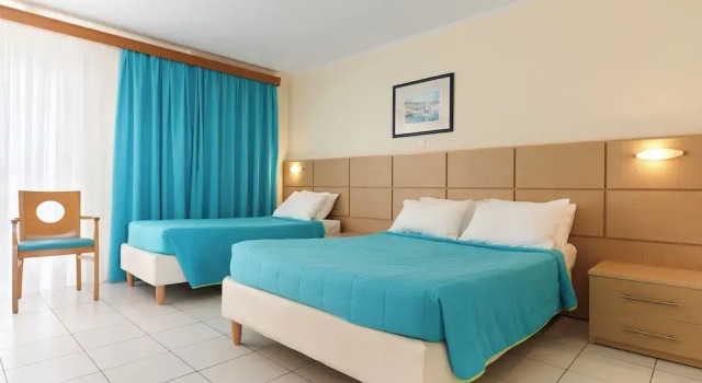 Трёхместный номер Superior Comer Kinetta Beach