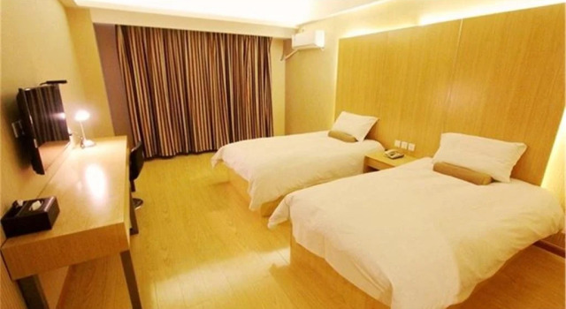 Starway Hotel Qingdao Taidong Pedestrian Street, Varaa Hotelli Edulliset hotellit kohteessa Shandong
