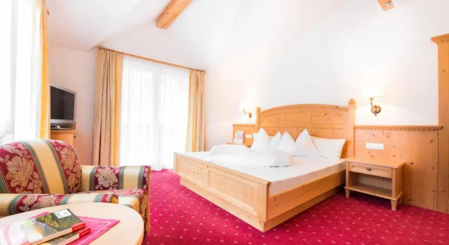 Полулюкс Tonzhaus Hotel