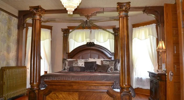 The Conner House B&B, Book Bed and Breakfast Prairie du Rocher Illinois