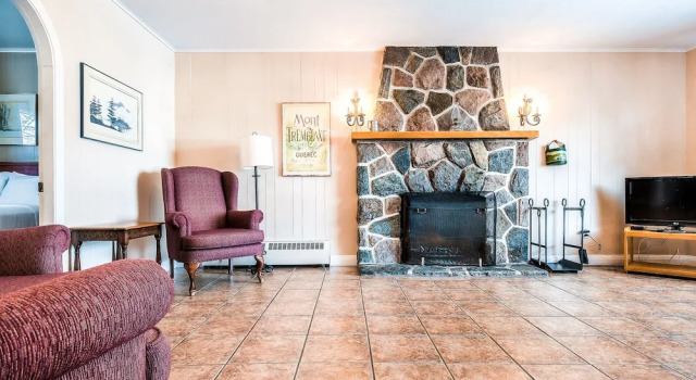 Auberge La Porte Rouge, Rezervovat Hostel Hostely v Mont Tremblant Region, Hostel