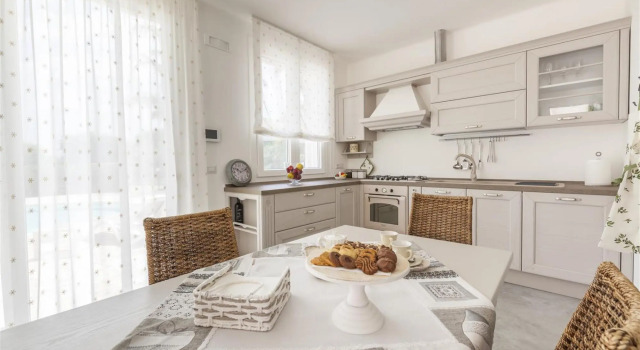 Charming house in a villa with pool and garden in Santa Caterina-Casina Greca