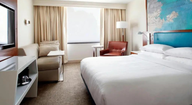 Номер Standard Raleigh Marriott Crabtree Valley