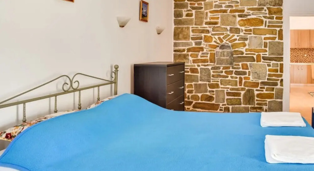 Pretty Holiday Home in Syros near Sea, Prenota Hotel Azolimnos Syros