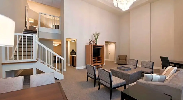 Двухместный люкс Presidential с 2 комнатами Embassy Suites Boca Raton