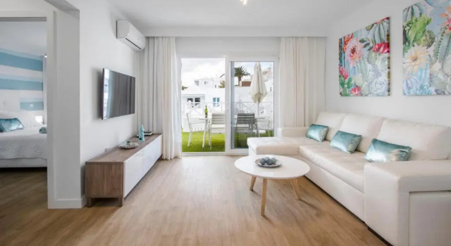 Flower Beach Suite 1
