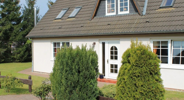 Luxurious Apartment in Wischuer With Fenced Garden, Barbecue