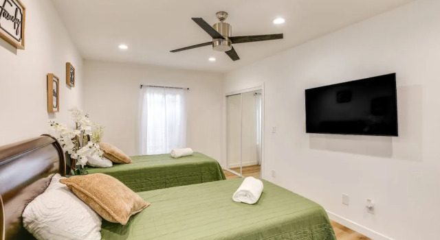 East Los Angeles Home - 7 Mi to Downtown!, Book Hotel Commerce Los Angeles Metropolitan Area