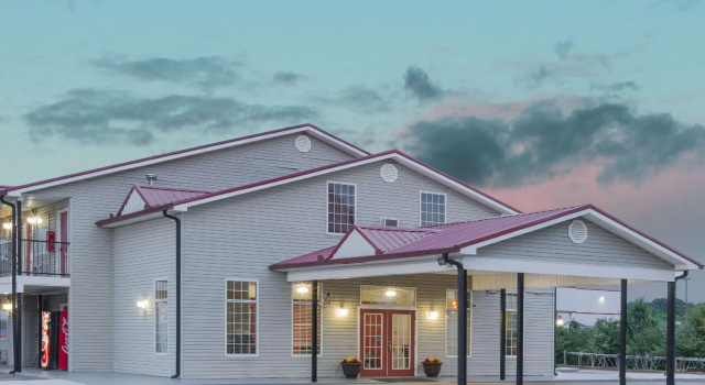 Четырёхместный номер Standard Super 8 by Wyndham Talladega AL