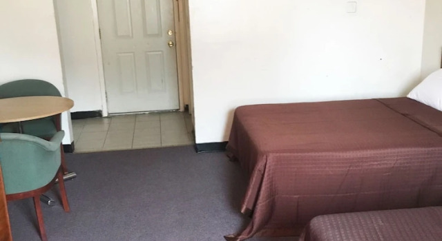Village Motel, Забронировать Мотель Отели Эленвилль с парковкой, Парковка