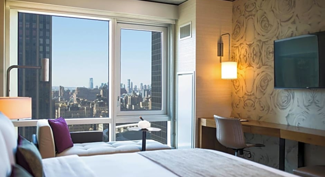 Двухместный номер с видом на горизонт Renaissance New York Midtown Hotel