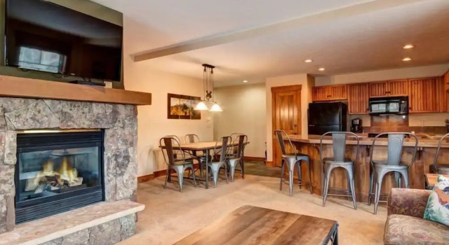 Номер Standard с балконом Luxury 2 Bedroom Mountain Vacation Rental in Breckenridge With Access to a Hot Tub and Heated Garage Parking