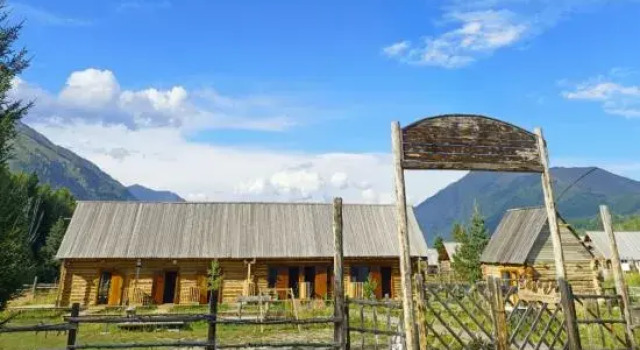Tongmu Yiyu Shanjian B&B, Prenota Bed & breakfast Hotel a Burqin con parcheggio, Parcheggio