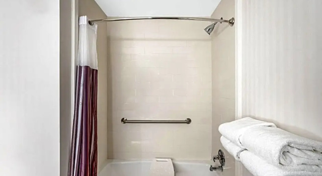 Номер Standard Ramada Columbus Highway 45