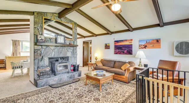 Коттедж Peaceful Groveland Home w/ Deck + Fire Pit!