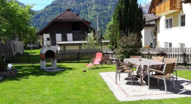 Hutmannhof-Ferienwohnungen, Rezerwuj Apartament Hotele w Karyntia z parkingiem, Parking