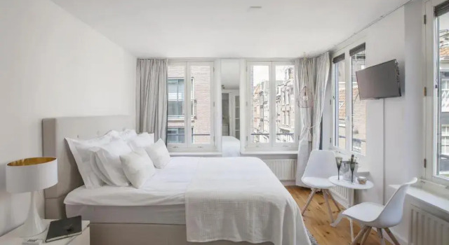 Номер Deluxe Jordaan Suite bed and bubbles