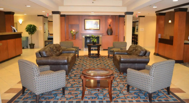 Fairfield Inn & Suites by Marriott Kelowna, Забронировать Отель Отели Келоуна с парковкой, Парковка