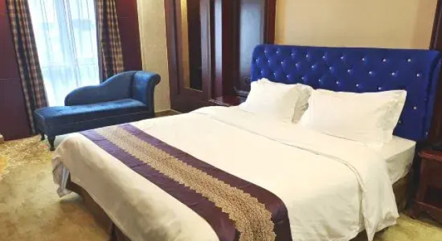 Люкс Deluxe Jomans Heyue Hotel (Jiaxing Nanhu Tongji University Branch)