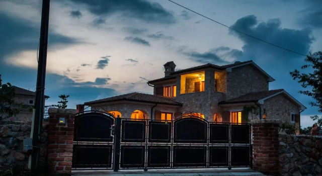 Villa Polonijo, Varaa Villa Hotellit Kvarner Islands uima-altaalla, Uima-allas