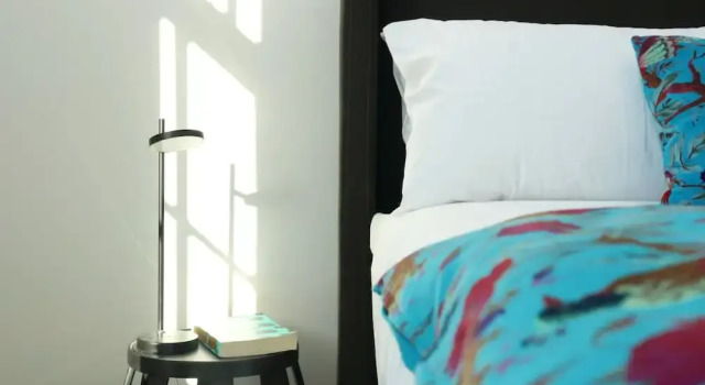 Inner-city Apartment Minutes Walk to Dining Hubs