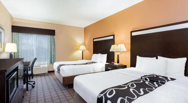 Четырёхместный номер Standard Spark by Hilton Plainfield Indianapolis Airport