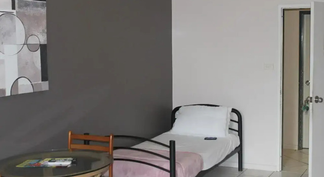 Кровать в общем номере Bohemia Resort Cairns