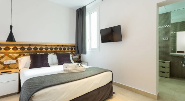 Кровать в общем номере с 6 комнатами с балконом и с видом на город Quartprimera Apartments