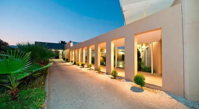 Suite Protea Hotel by Marriott Ondangwa