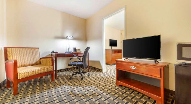 Econo Lodge Inn & Suites Brookings, Забронировать Мини-отель Брукингс штат Южная Дакота