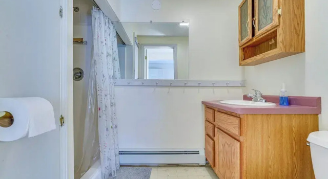 Spacious Ludlow Hideaway < 1 Mi to Okemo Mountain!, Забронировать Дом для отпуска Отели Ладлоу с парковкой, рядом с Sachem Ski Lift, Парковка