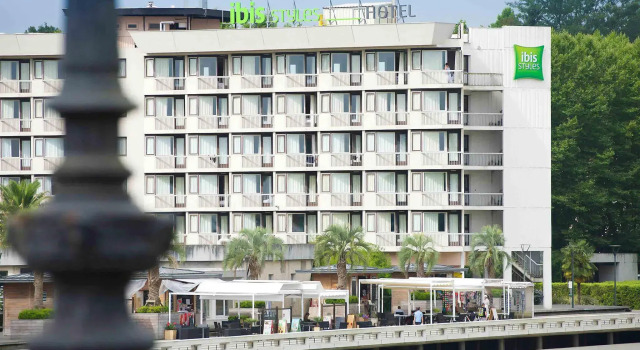 Кровать в общем номере ibis styles Dax Centre